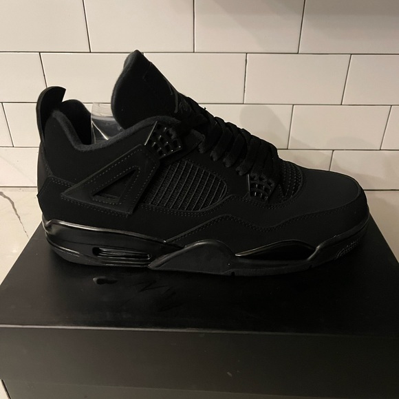 Men's Jordan Retro 4 Black Cat Size 11.